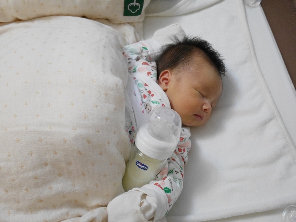 Chicco 原生脂寶貝沐浴禮盒 舒適哺乳彌月禮盒 滿月禮
