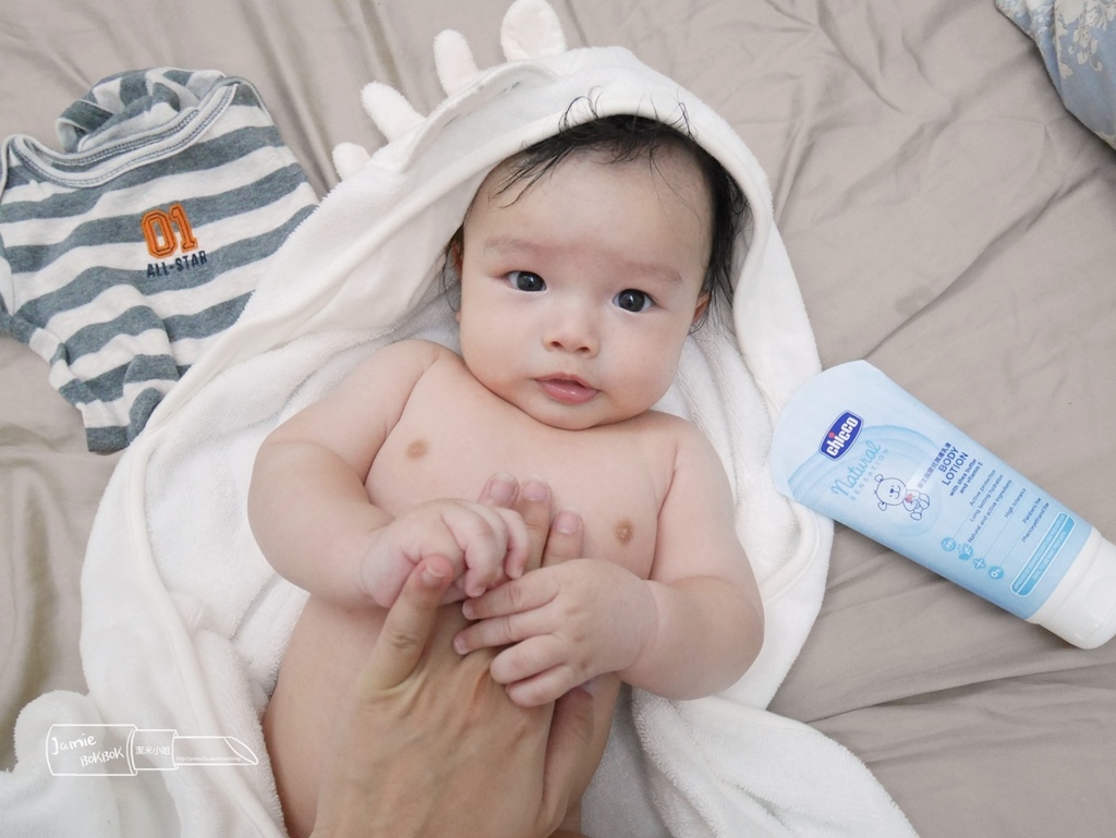Chicco 原生脂寶貝沐浴禮盒 舒適哺乳彌月禮盒 滿月禮