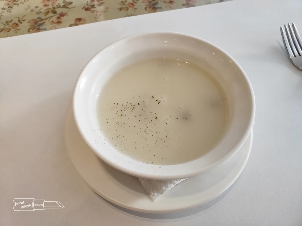 夏綠地 竹北咖啡店 義大利麵 沙拉 家樂福商圈 光明一路餐廳.jpg