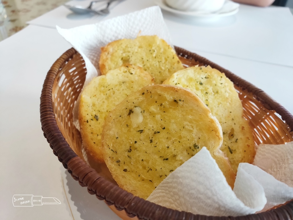 夏綠地 竹北咖啡店 義大利麵 沙拉 家樂福商圈 光明一路餐廳.jpg