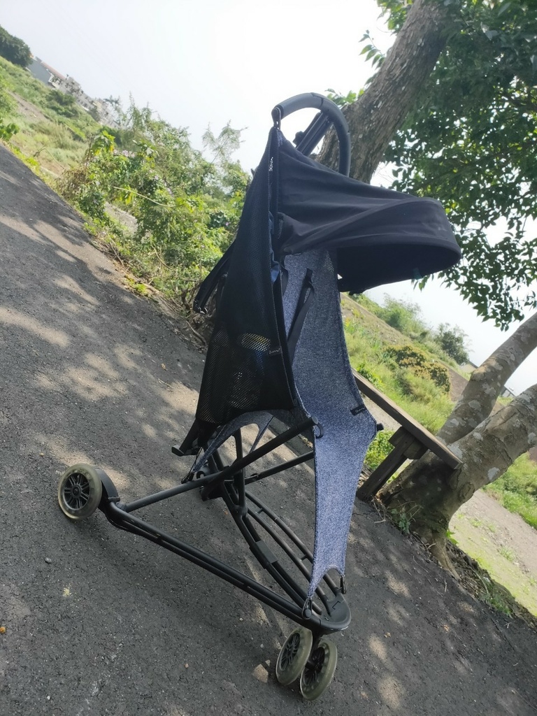 Quinny yezz air 輕量推車 嬰兒推車推薦.jpg