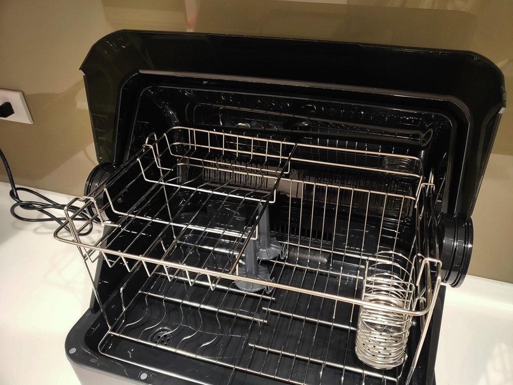 紫外線殺菌 奶瓶 烘碗機 奶瓶消毒鍋 保管箱.jpg