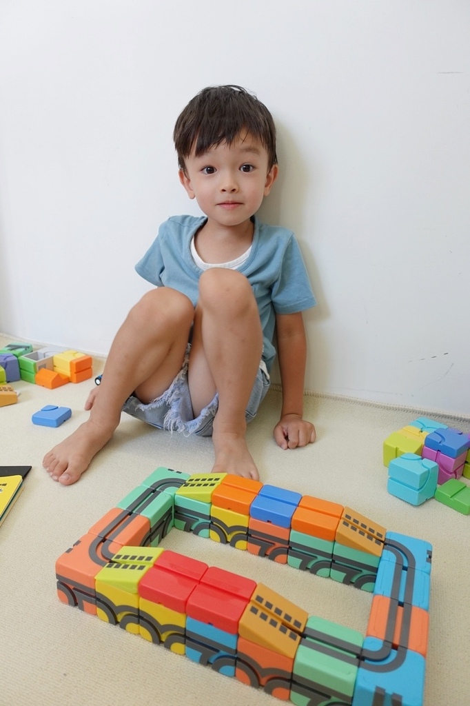 Qbi磁吸玩具 STEAM玩具 益智玩具 桌遊.JPG