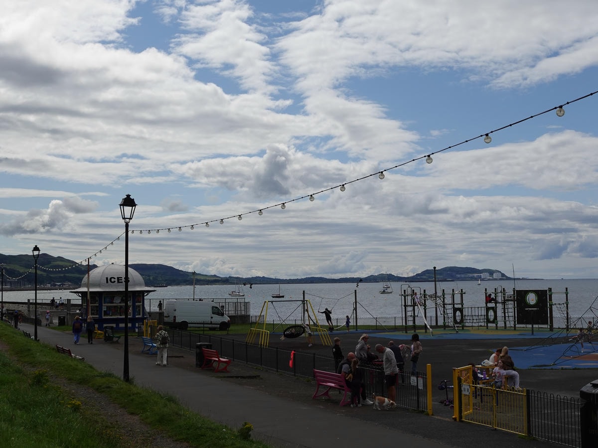 蘇格蘭|拉格斯Largs一日遊.美麗的海濱長廊、Great Cumbrae大坎布雷島、米爾波特Millport - 第7張圖
