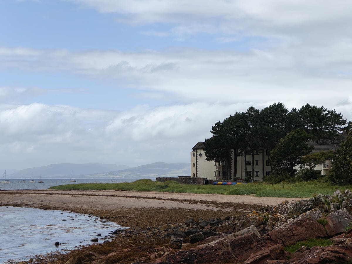 蘇格蘭|拉格斯Largs一日遊.美麗的海濱長廊、Great Cumbrae大坎布雷島、米爾波特Millport - 第6張圖