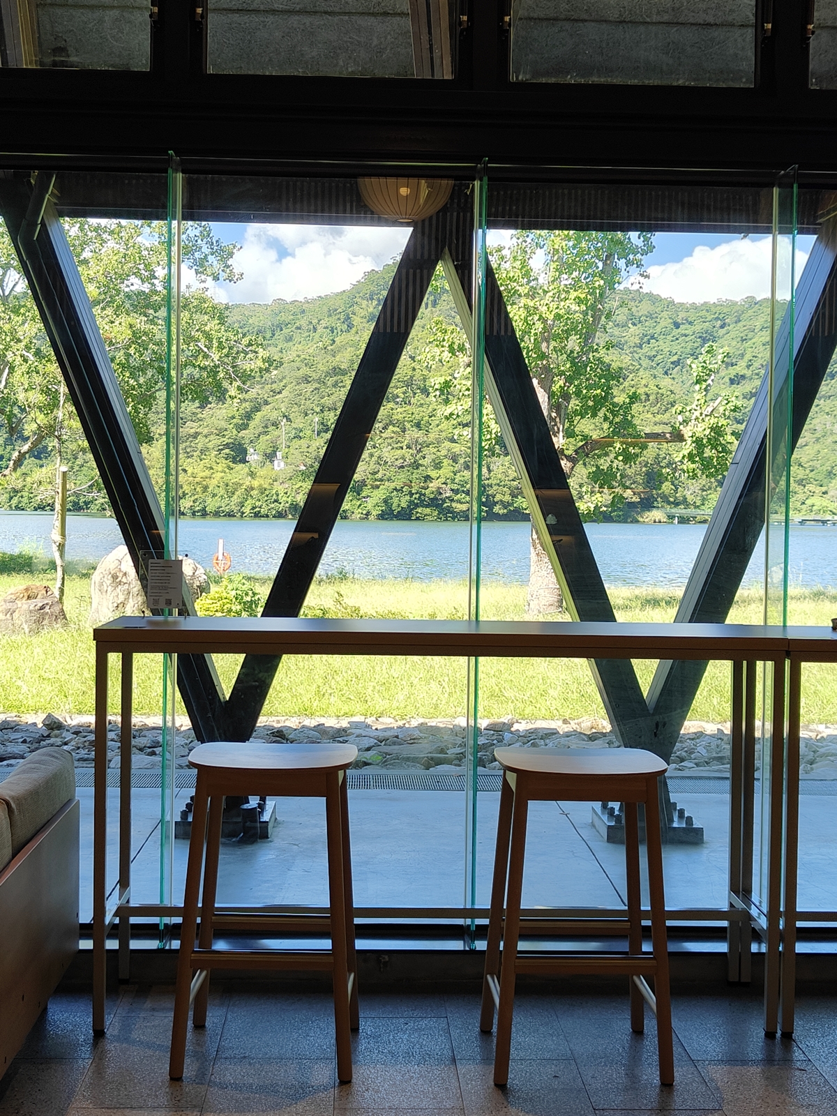 宜蘭礁溪|Herbelle Tea 湖畔茶屋,坐擁龍潭湖景第一排|拍照機位+親子放風攻略 - 第6張圖