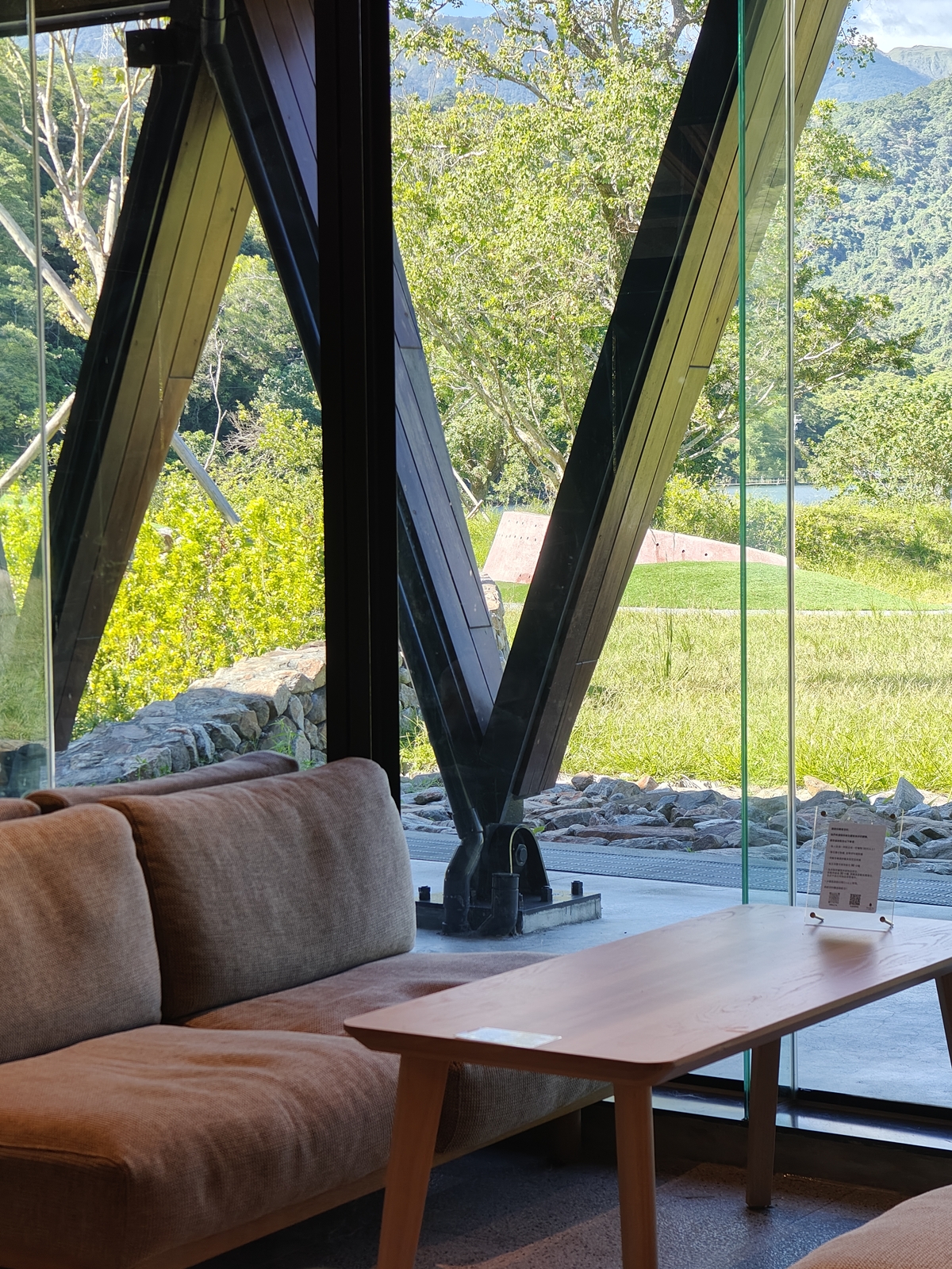 宜蘭礁溪|Herbelle Tea 湖畔茶屋,坐擁龍潭湖景第一排|拍照機位+親子放風攻略 - 第7張圖